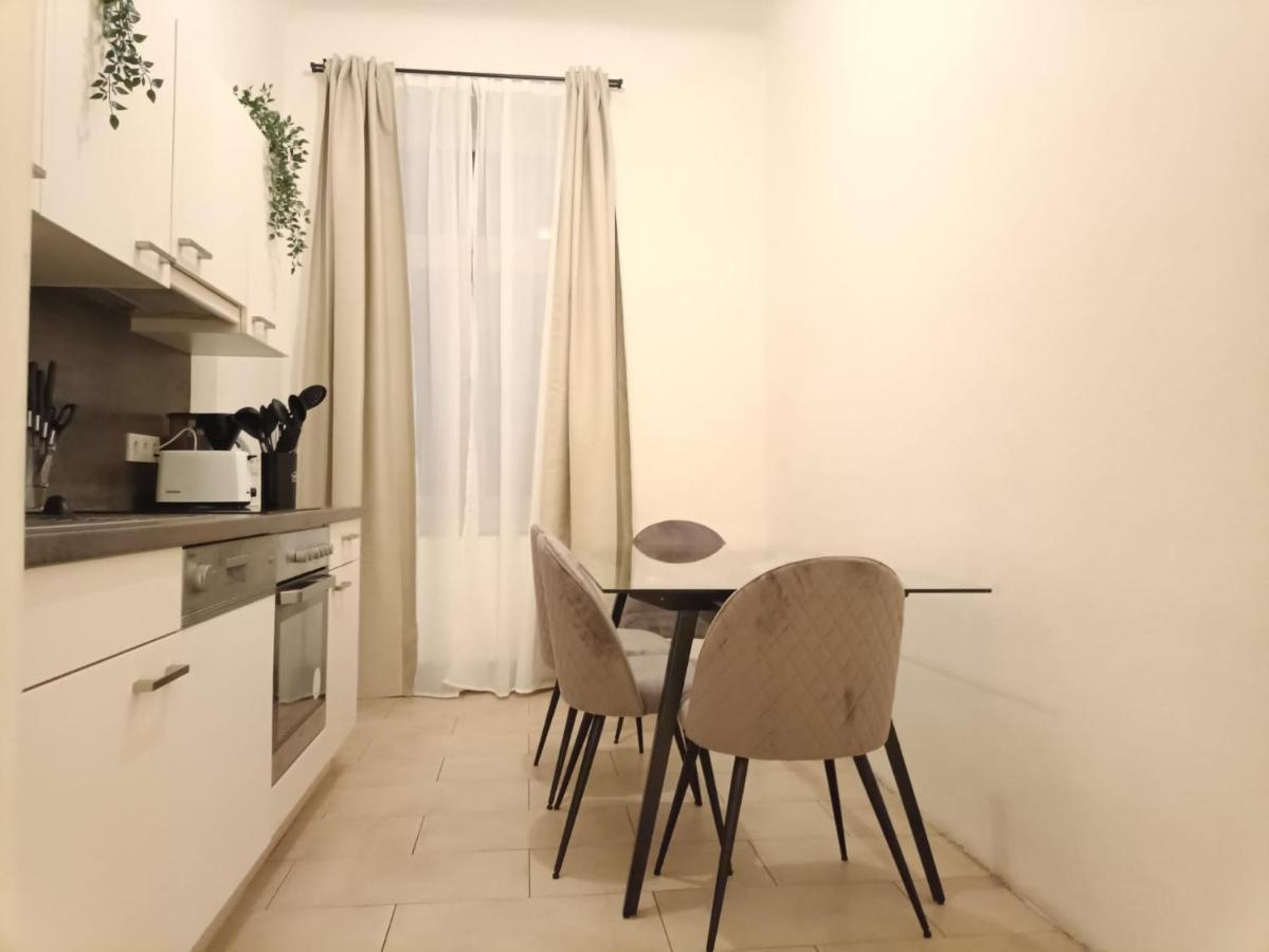Stylish Apartment, Next To Schloss Belvedere * Vienna