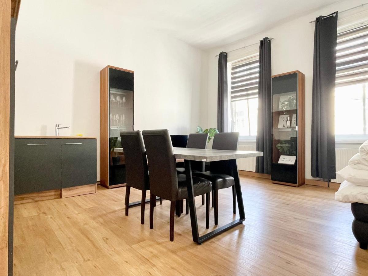 Elegant At Famous Kutschkermarkt Apartment *