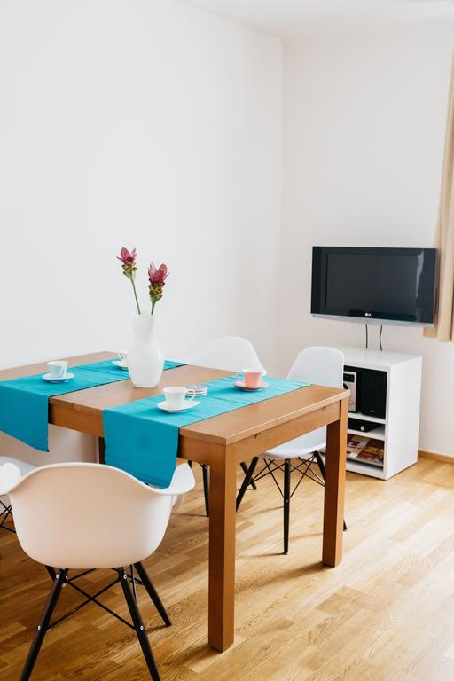 Sweet - A Cozy Welcome Apartment