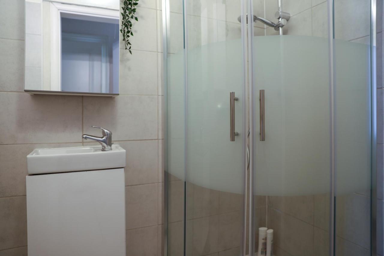 Apartment Spacious Apartment, 3 Min To U6 Metro *