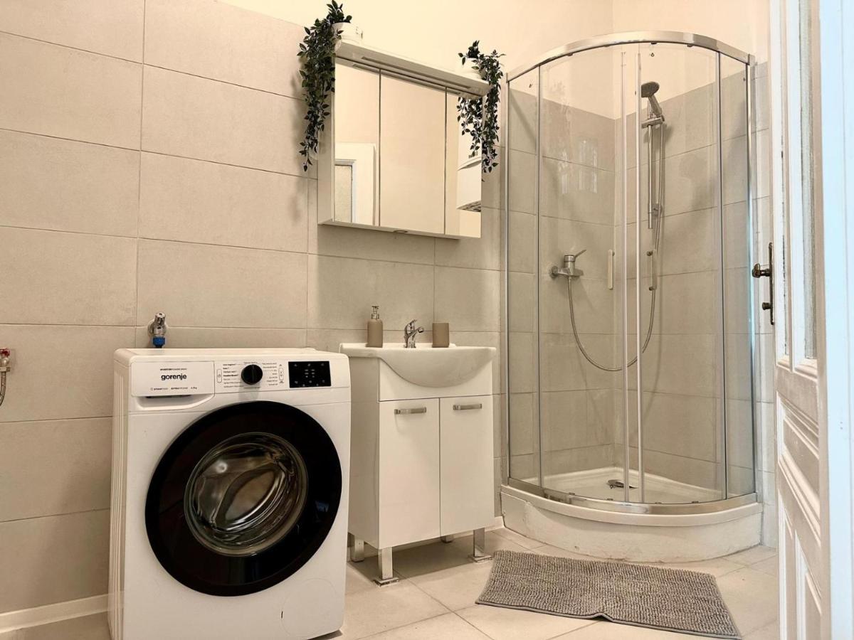 Apartment Spacious Apartment, 3 Min To U6 Metro Vienna