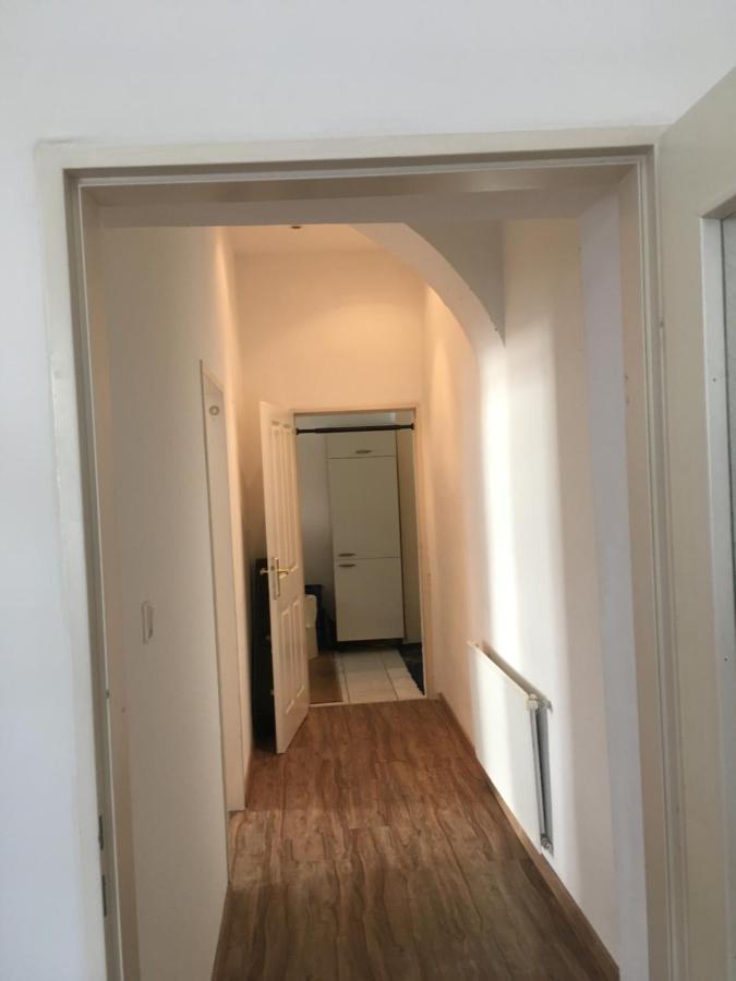 Geraumige, Funktionale, Schlichtere, Preiswerte Apartment