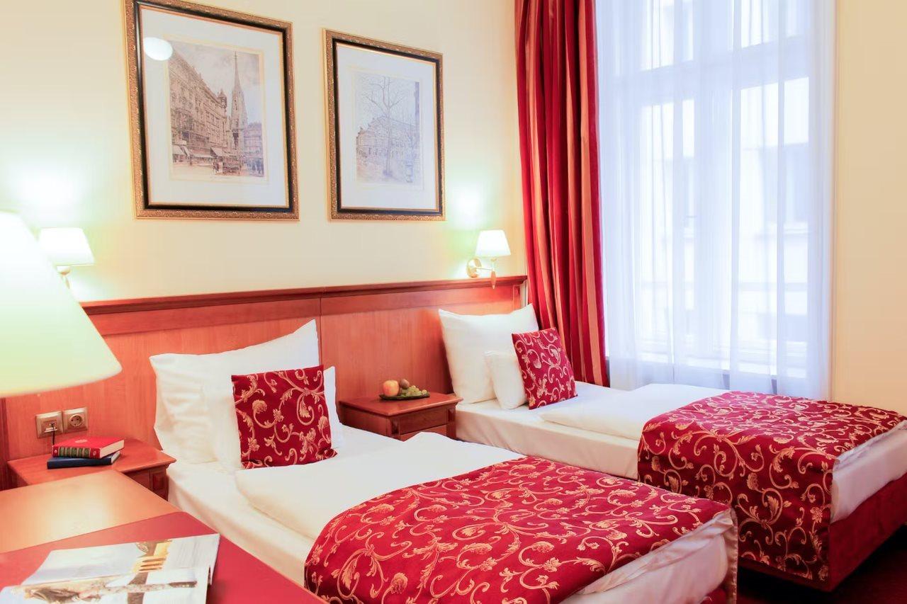 City Hotel 4*