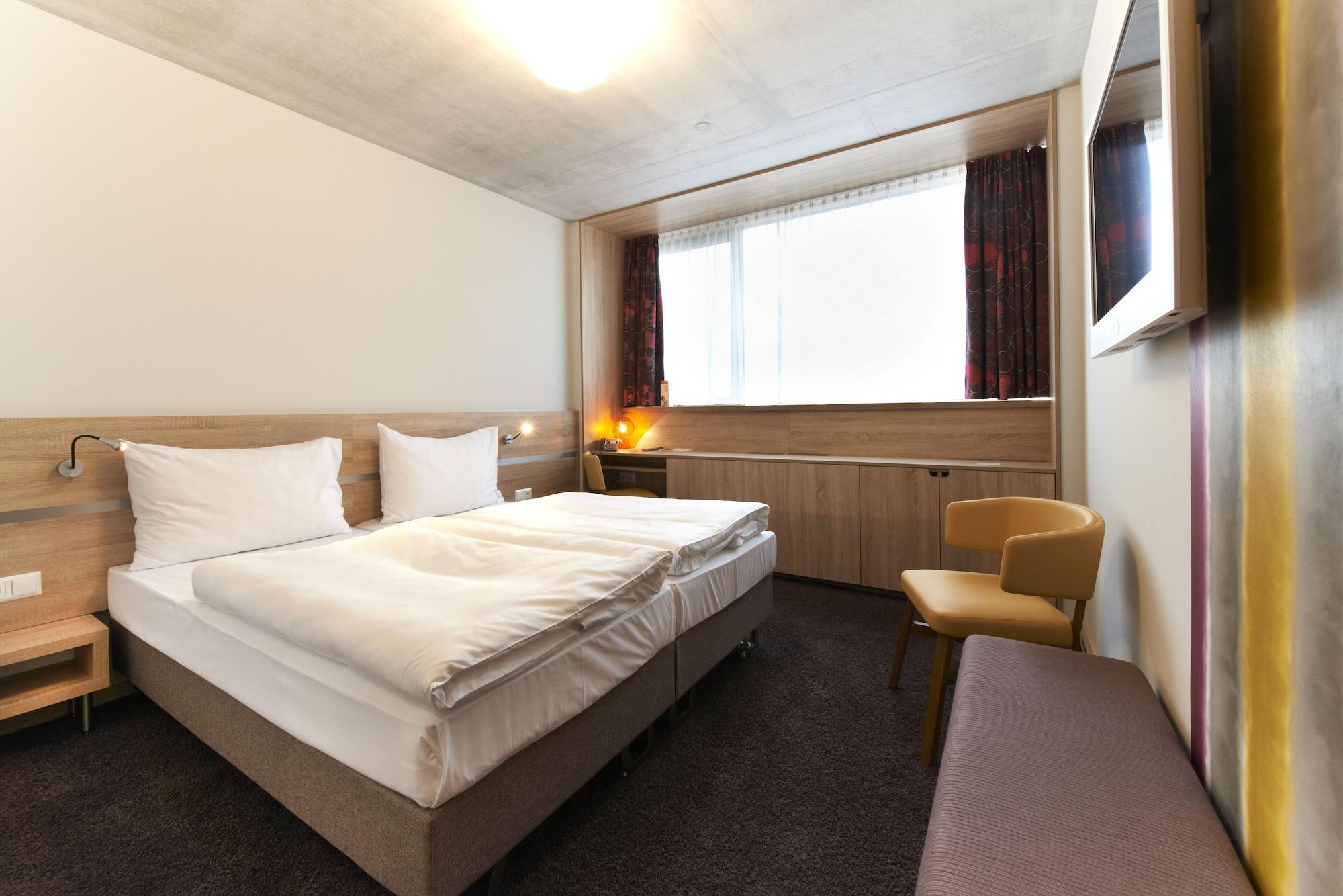 Hotel Simm's - Cityhotel Next To Metro U3 4*