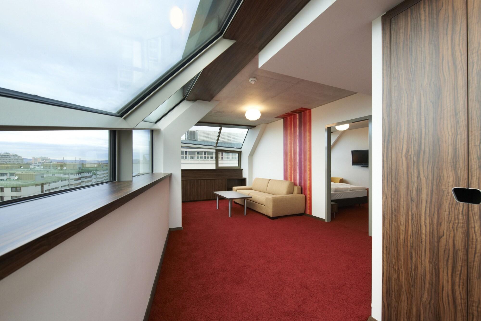 Simm's - Cityhotel Next To Metro U3 Hotel 4*