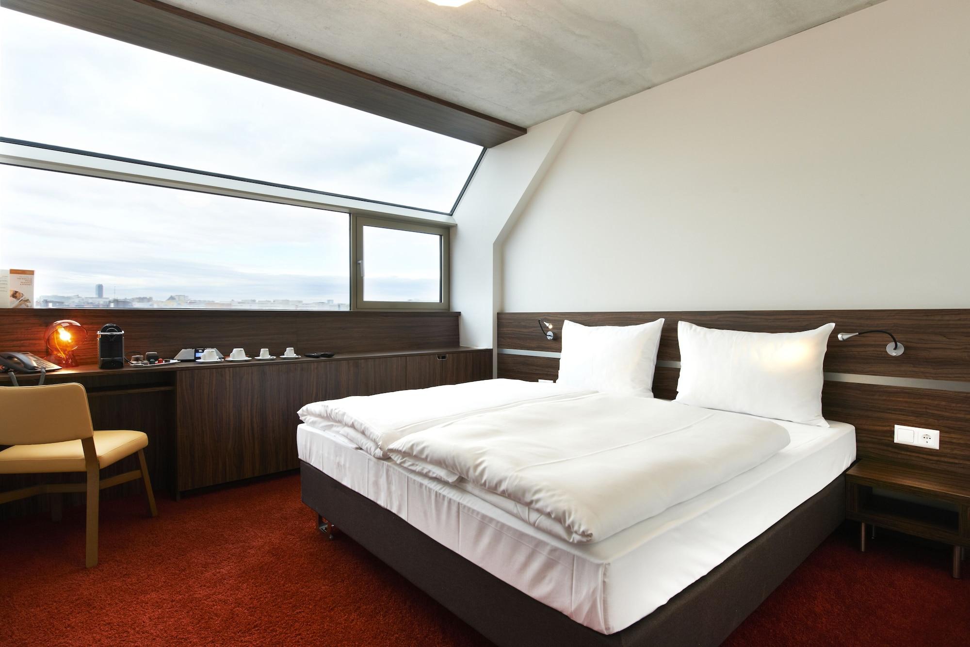 Simm's - Cityhotel Next To Metro U3 Hotel 4*