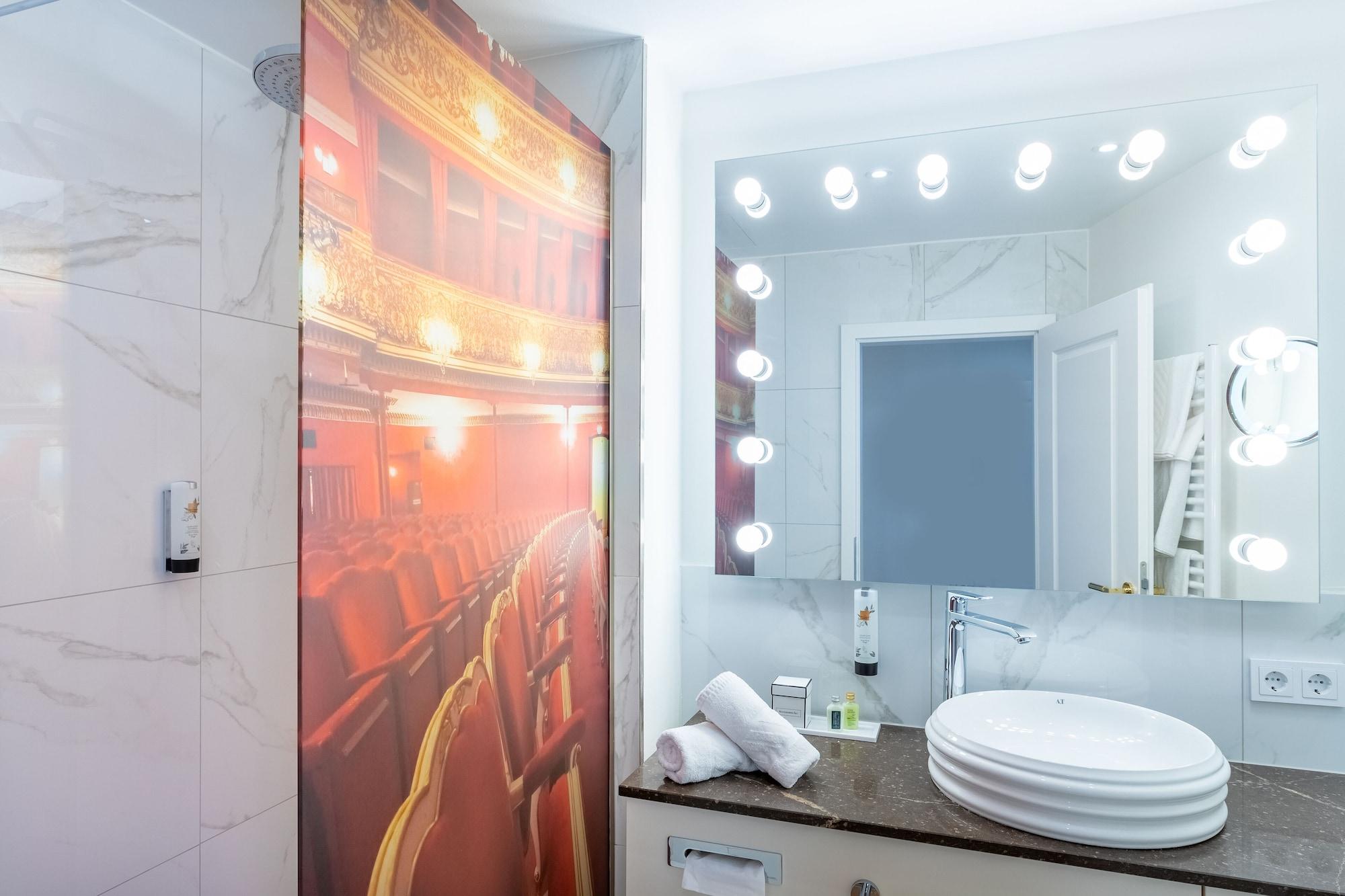 Theaterhotel & Hotel 4*