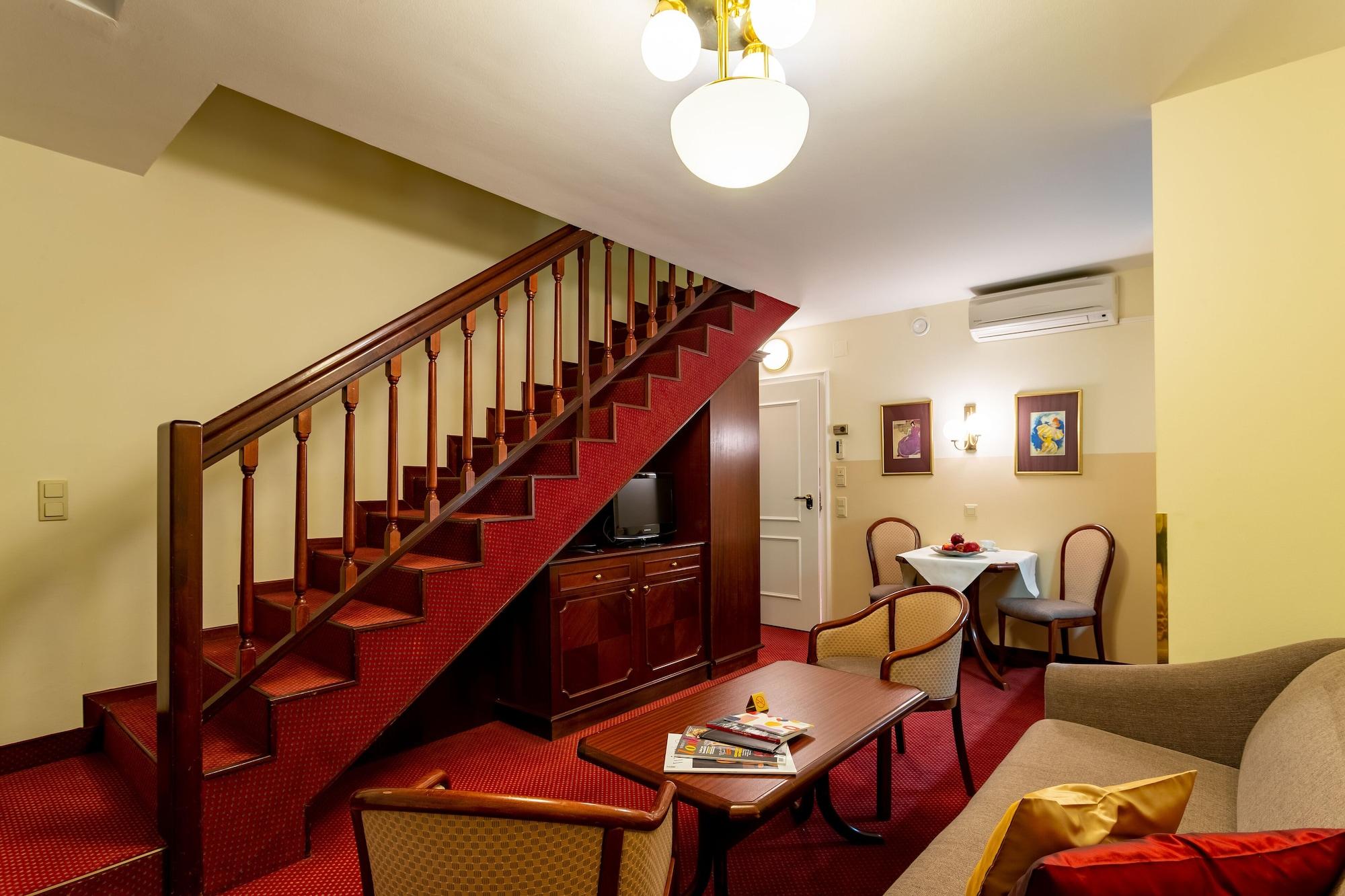 Theaterhotel & Hotel 4*