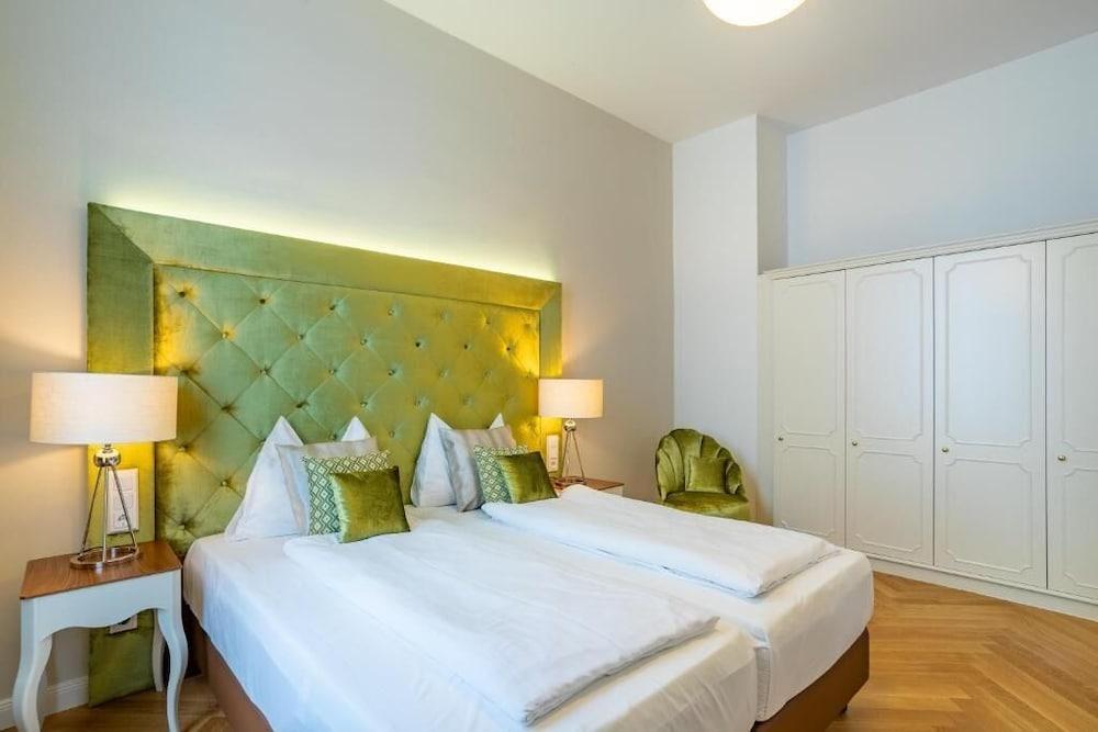 Theaterhotel & Hotel 4*