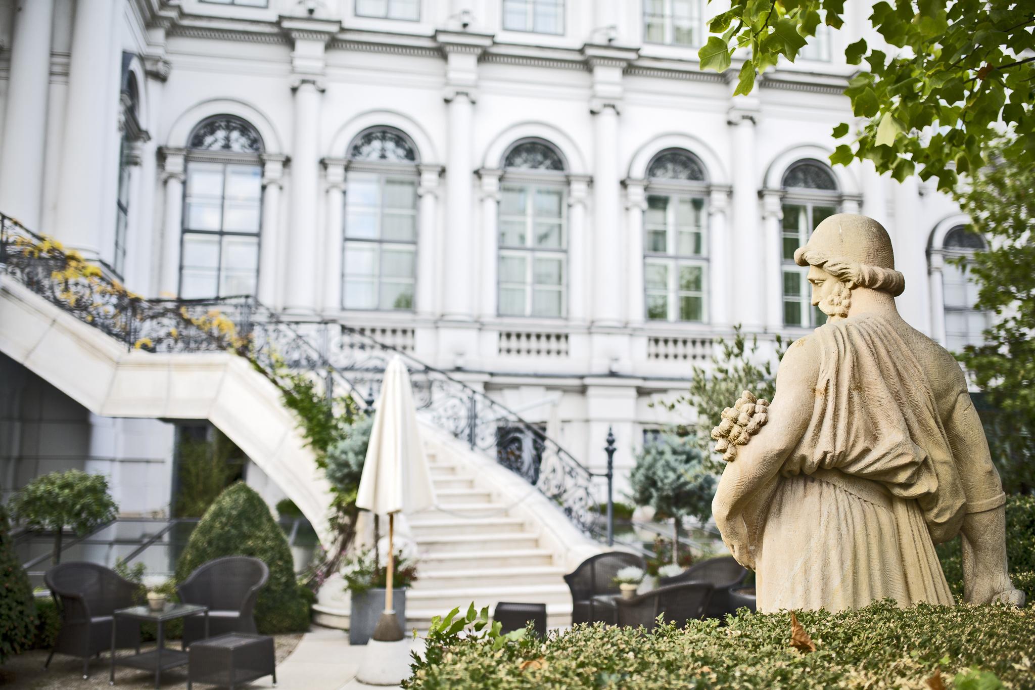 Palais Coburg 5*
