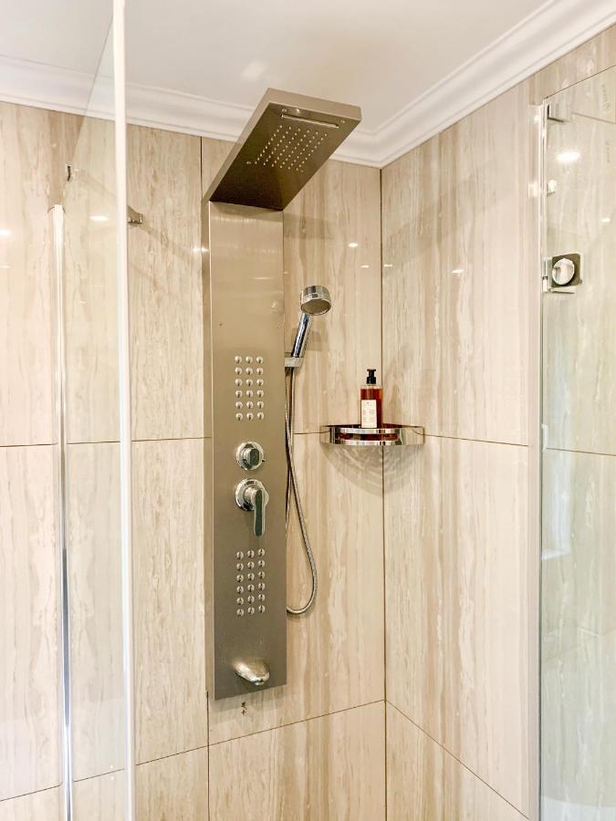 Holiday home Luxury Suburb House - Bright, Quiet, Beautiful *