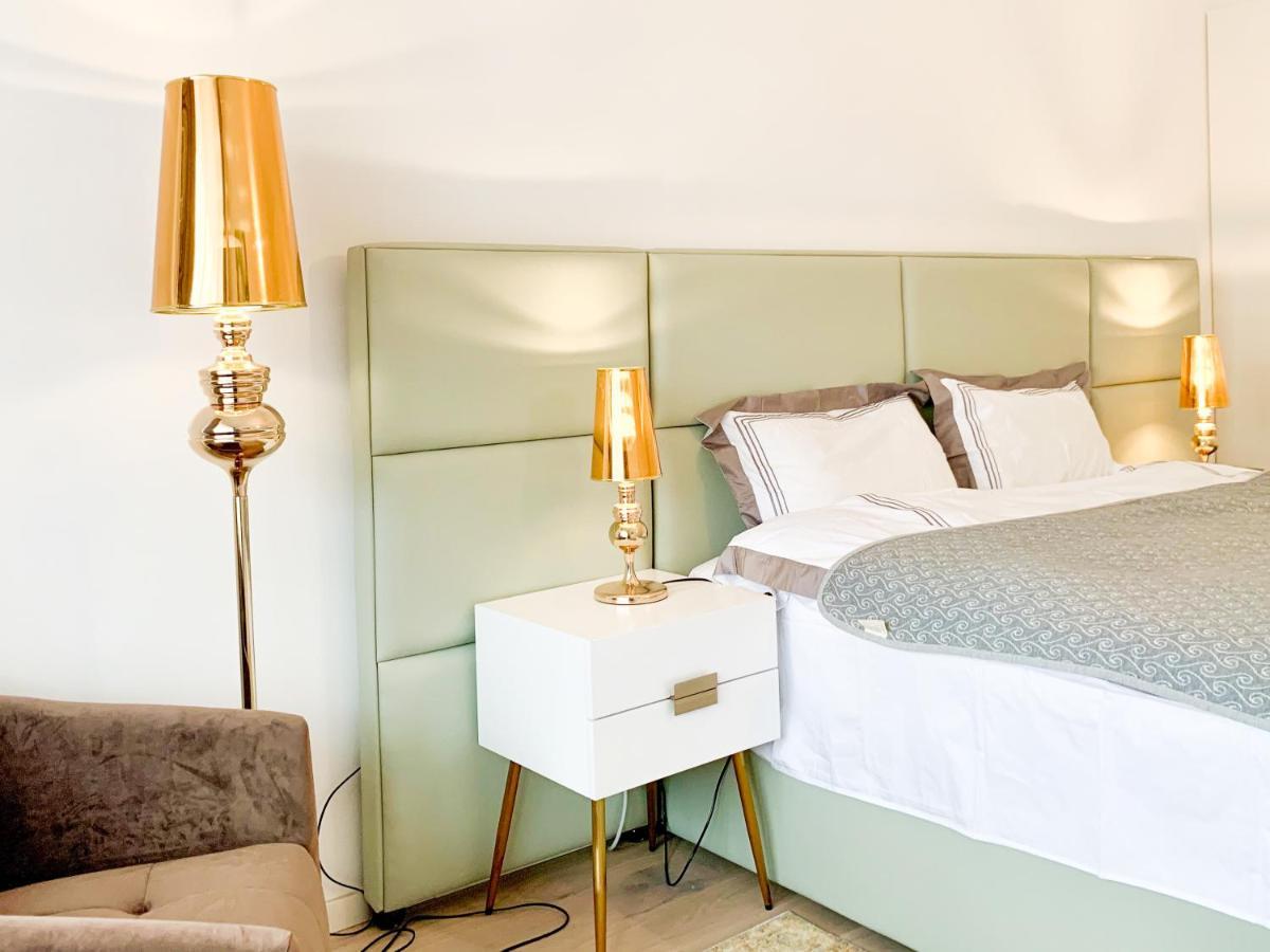 Luxury Suburb House - Bright, Quiet, Beautiful Holiday home *