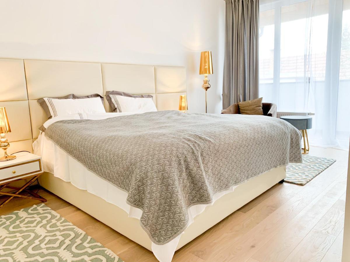 Holiday home Luxury Suburb House - Bright, Quiet, Beautiful *