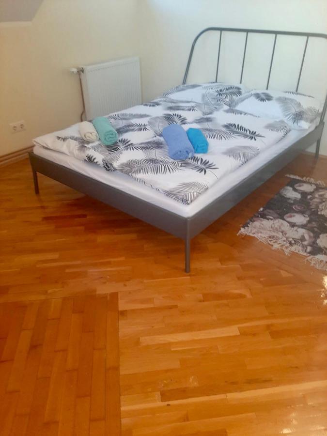 Arbeiterquartiere In Donaustadt Mit Gemeinschaftskuche Und Bad - Hacklerzimmer Homestay Vienna