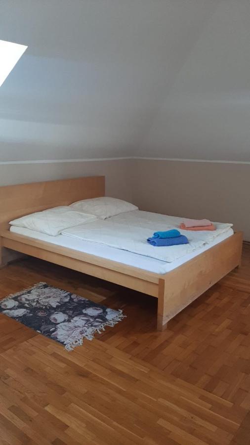Homestay Arbeiterquartiere In Donaustadt Mit Gemeinschaftskuche Und Bad - Hacklerzimmer *