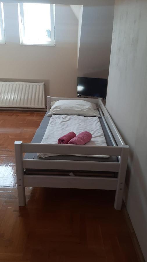 Arbeiterquartiere In Donaustadt Mit Gemeinschaftskuche Und Bad - Hacklerzimmer Homestay *