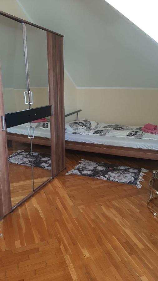 Arbeiterquartiere In Donaustadt Mit Gemeinschaftskuche Und Bad - Hacklerzimmer Homestay *