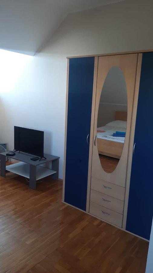 Homestay Arbeiterquartiere In Donaustadt Mit Gemeinschaftskuche Und Bad - Hacklerzimmer Vienna