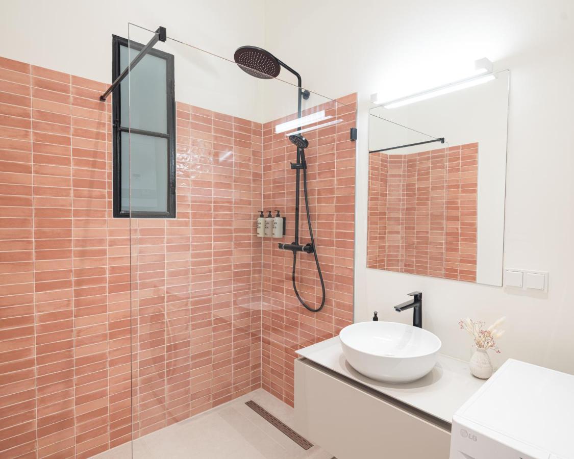 2 Bedroom - Modern Premium Centrally Located Apartment