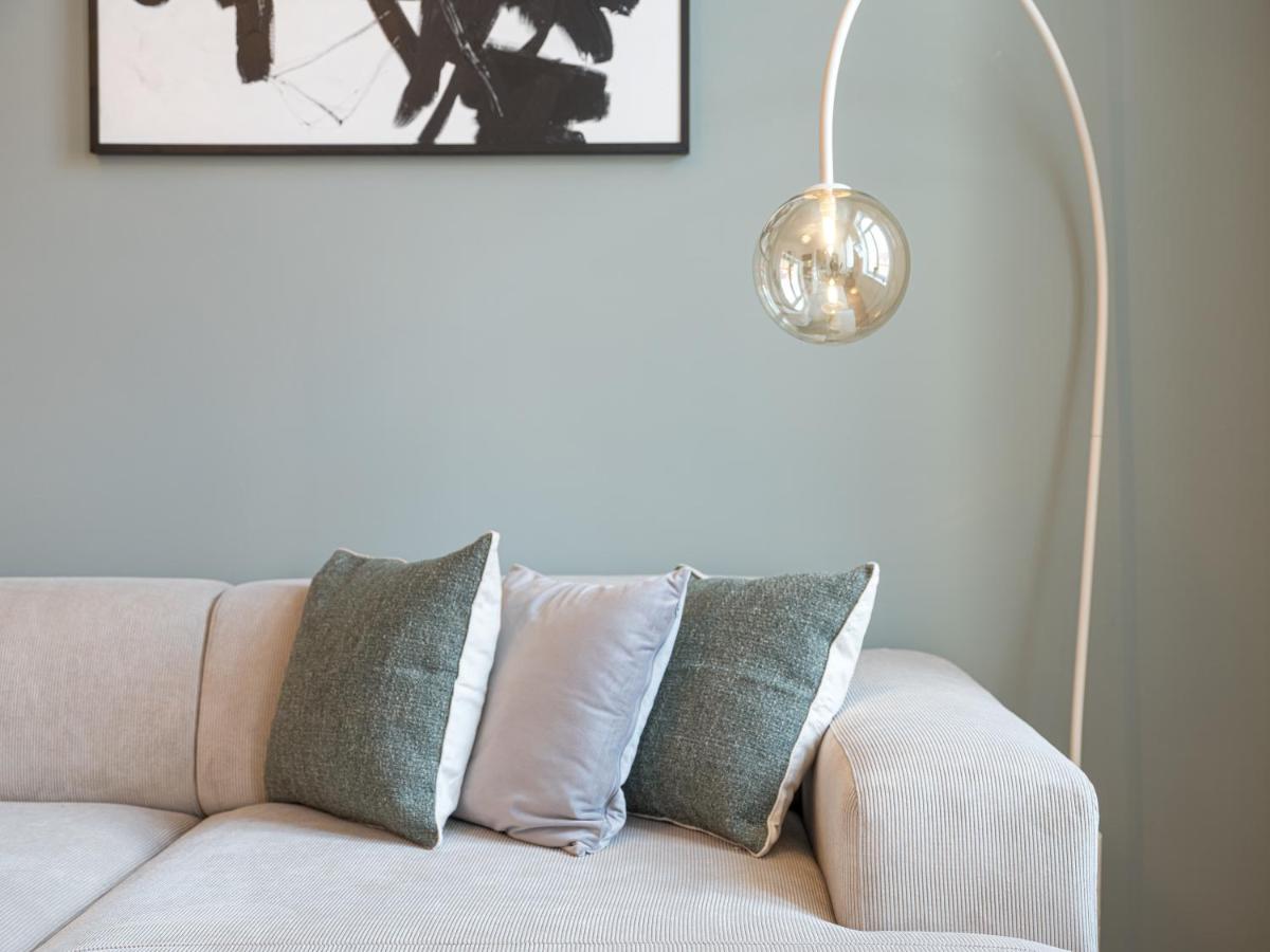2 Bedroom - Modern Premium Centrally Located *