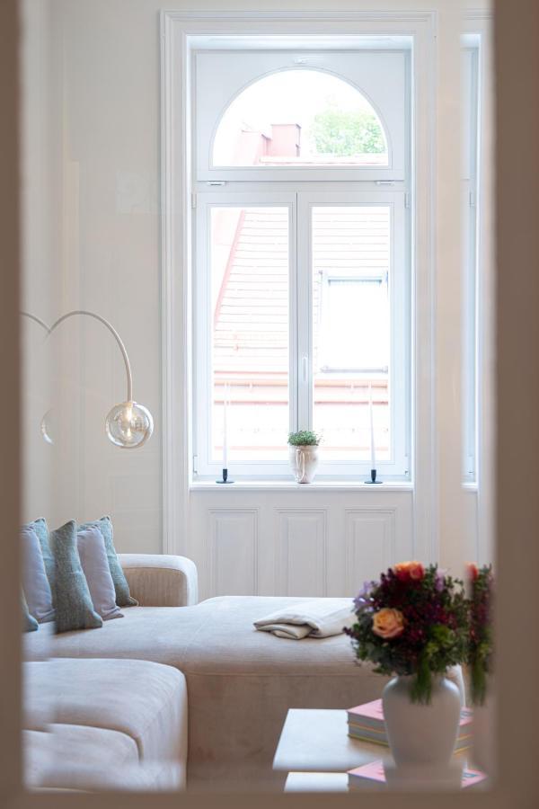 2 Bedroom - Modern Premium Centrally Located Apartment *