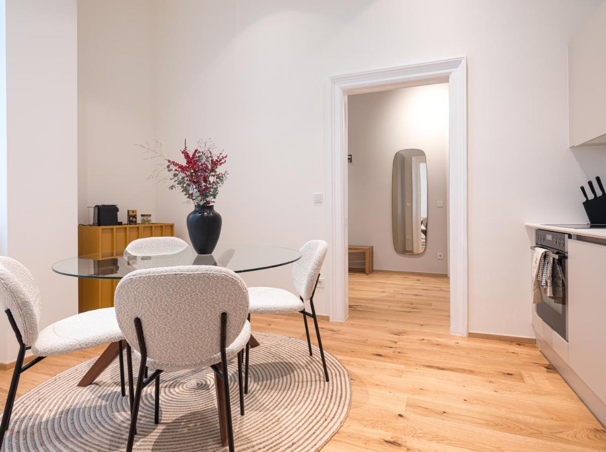 Apartment 2 Bedroom - Modern Premium Centrally Located