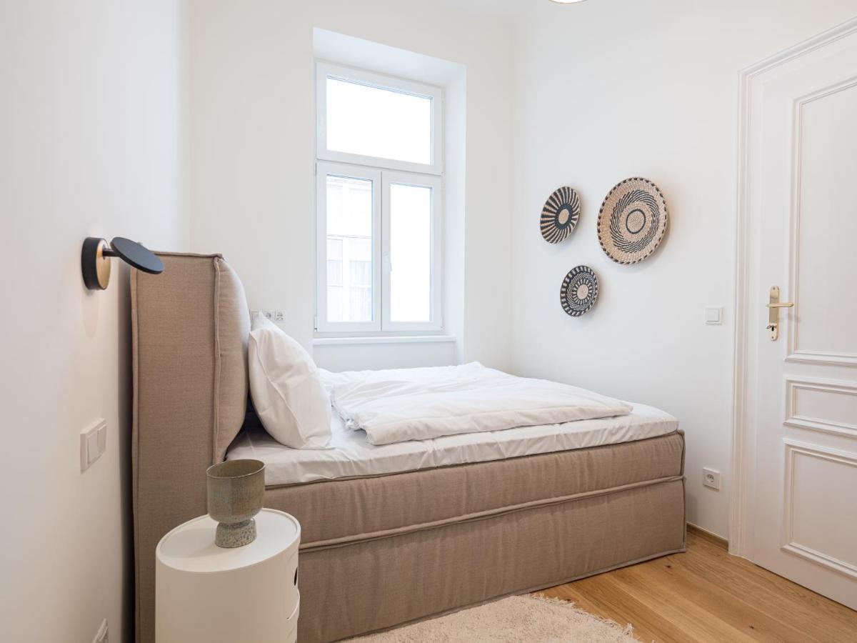 Apartment 2 Bedroom - Modern Premium Centrally Located