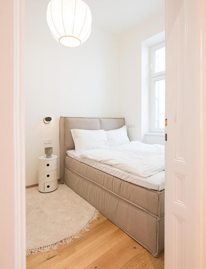 2 Bedroom - Modern Premium Centrally Located Apartment
