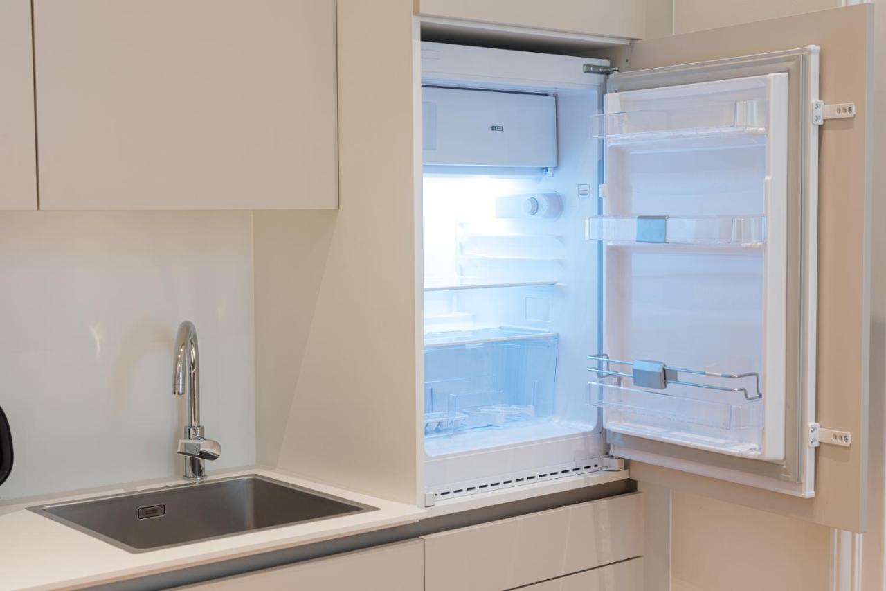 2 Bedroom - Modern Premium Centrally Located *