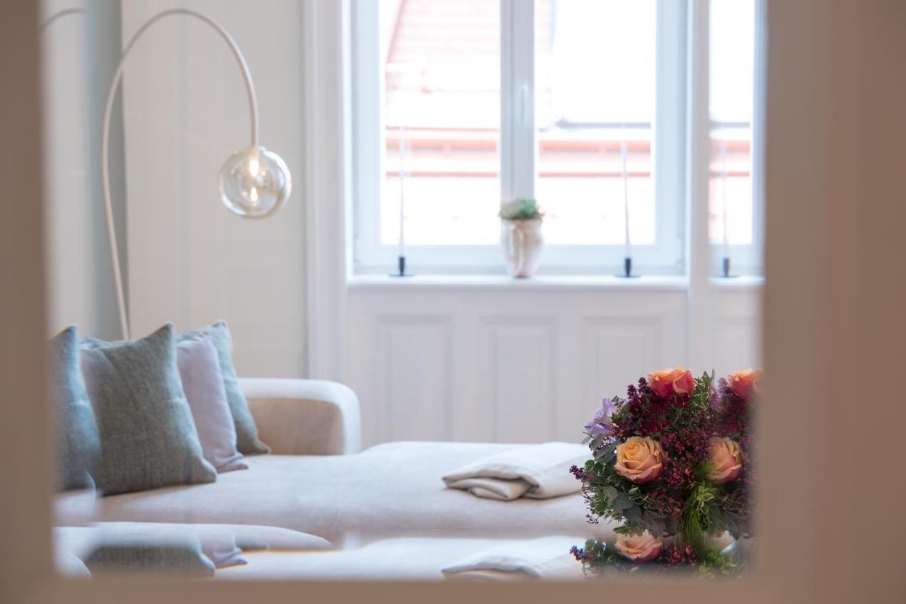 2 Bedroom - Modern Premium Centrally Located Apartment *