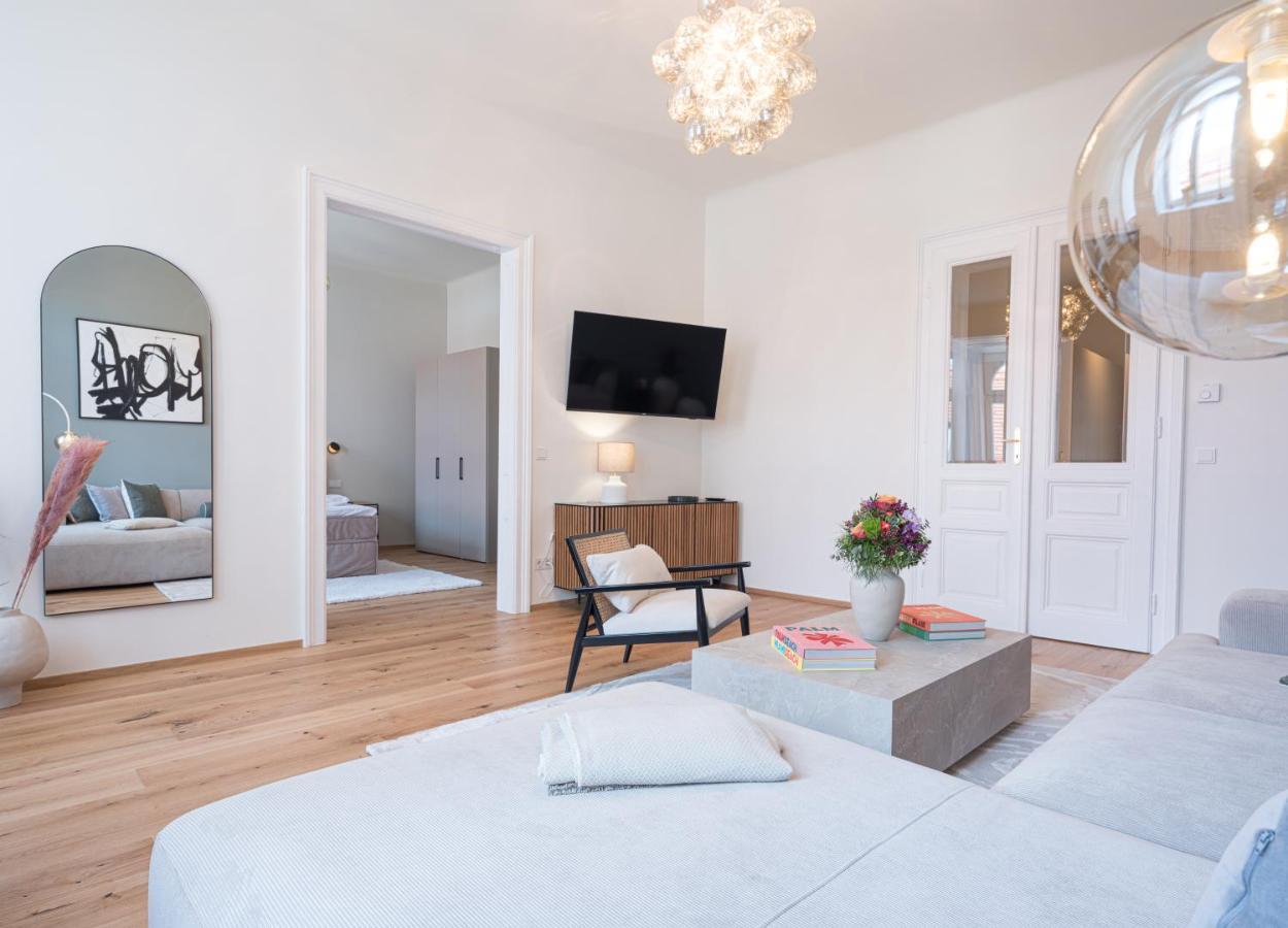 2 Bedroom - Modern Premium Centrally Located *