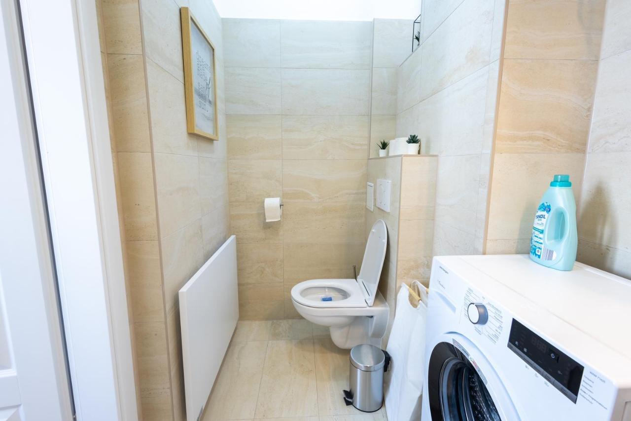 Regal Retreat Intimate Elegance Near Schoenbrunn Palace Apartment