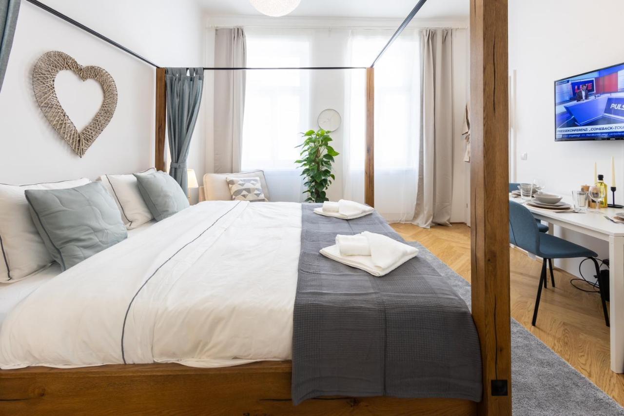 Apartment Regal Retreat Intimate Elegance Near Schoenbrunn Palace Vienna