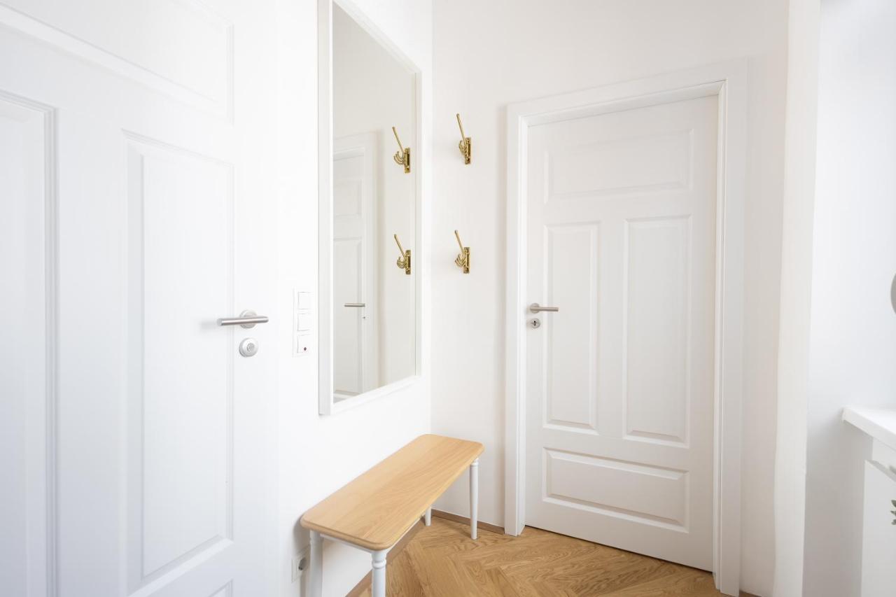 Regal Retreat Intimate Elegance Near Schoenbrunn Palace Vienna