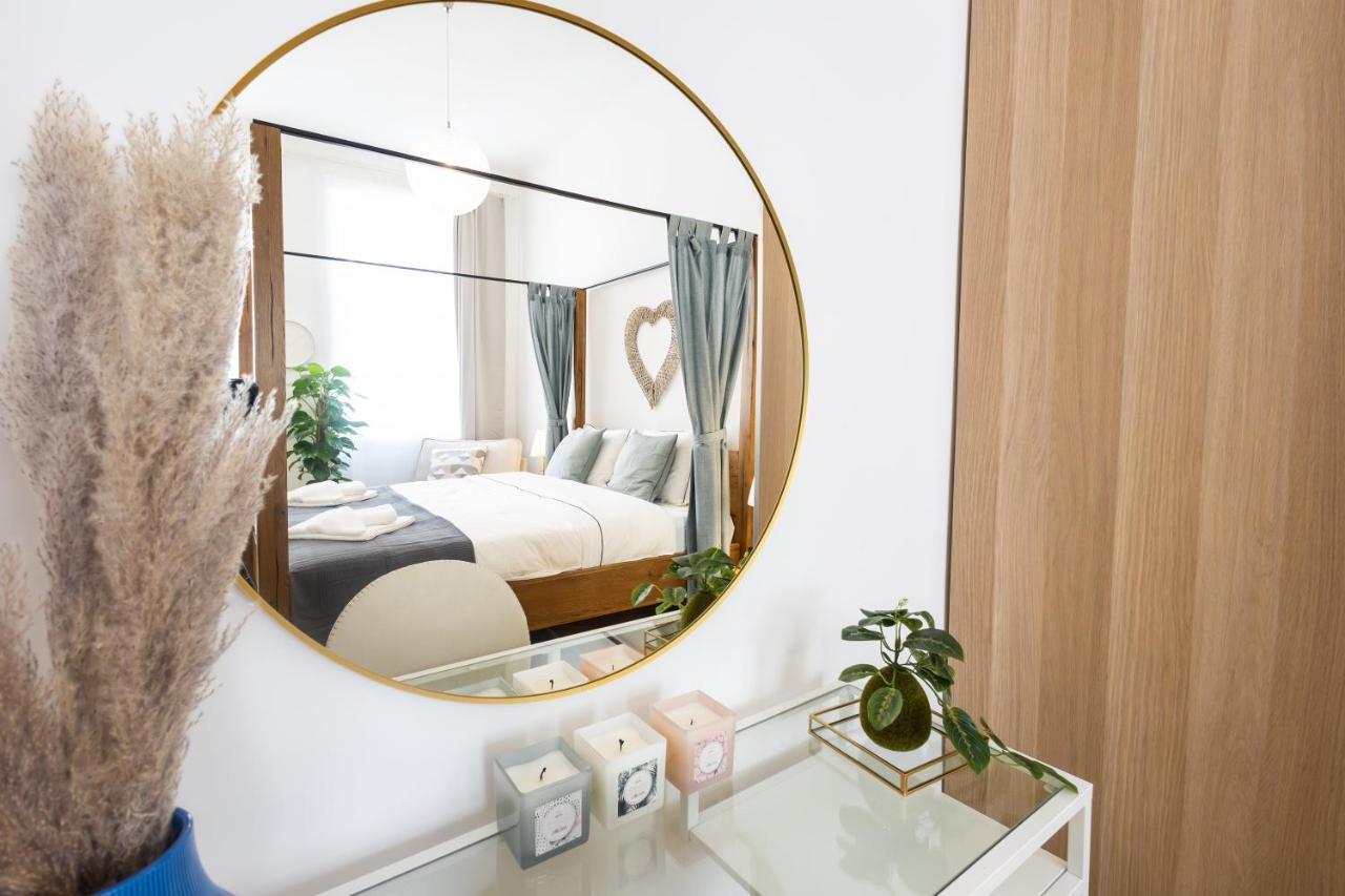 Apartment Regal Retreat Intimate Elegance Near Schoenbrunn Palace *