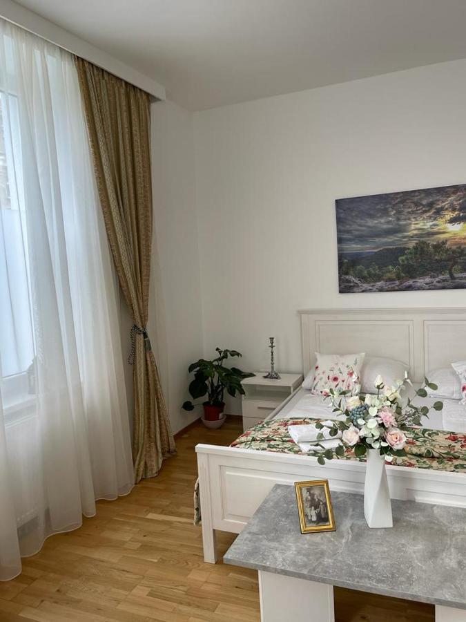 1 Apartment *