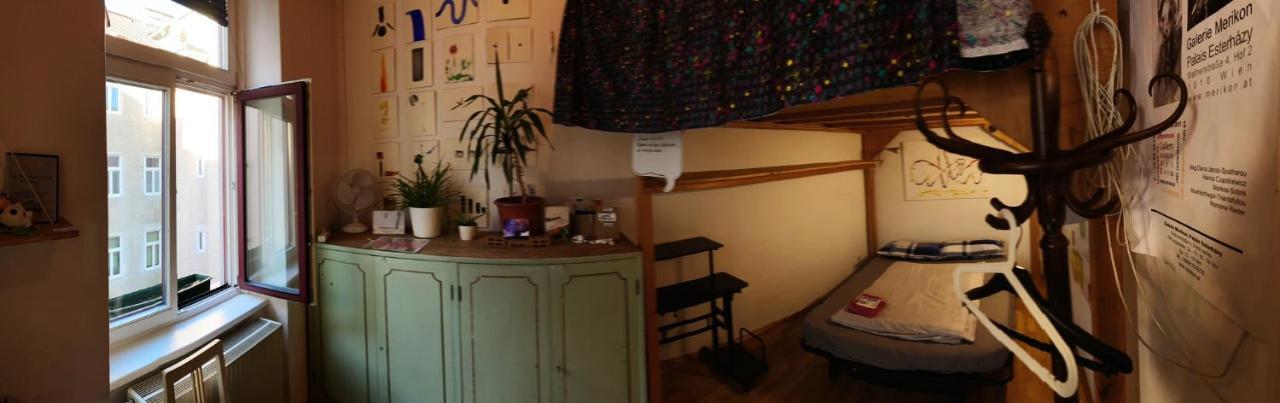 Homestay Fro-media - - Backside - Community Space - *