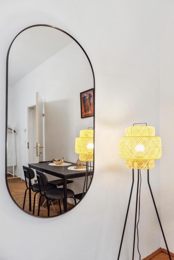 Cozy In 16th District Apartamento *