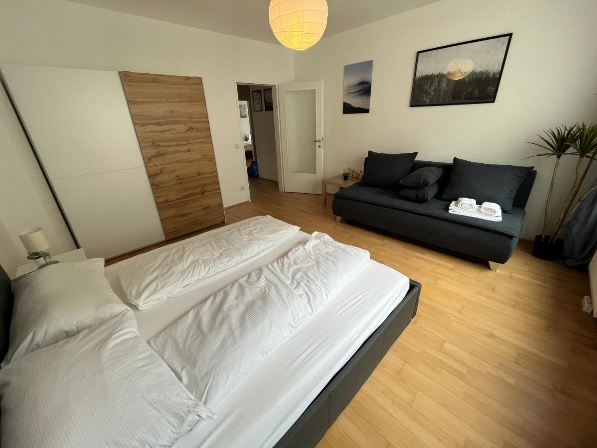 Cool Schonbrunn Apt 2br