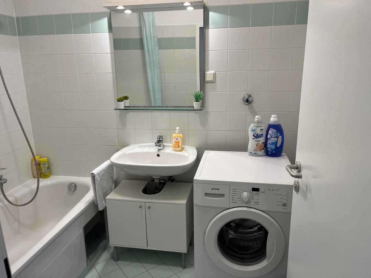Cool Schonbrunn Apt 2br Apartment