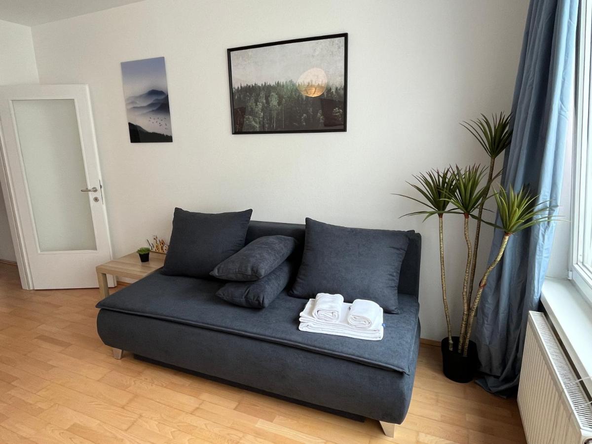 Cool Schonbrunn Apt 2br