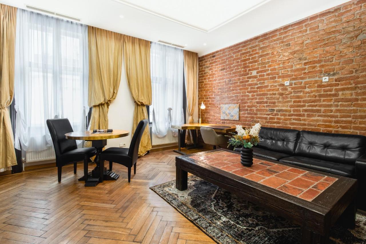 Castello Apartment *