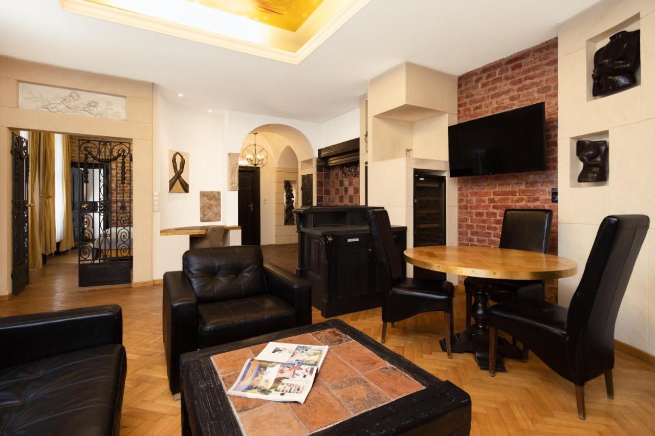 Castello Apartment