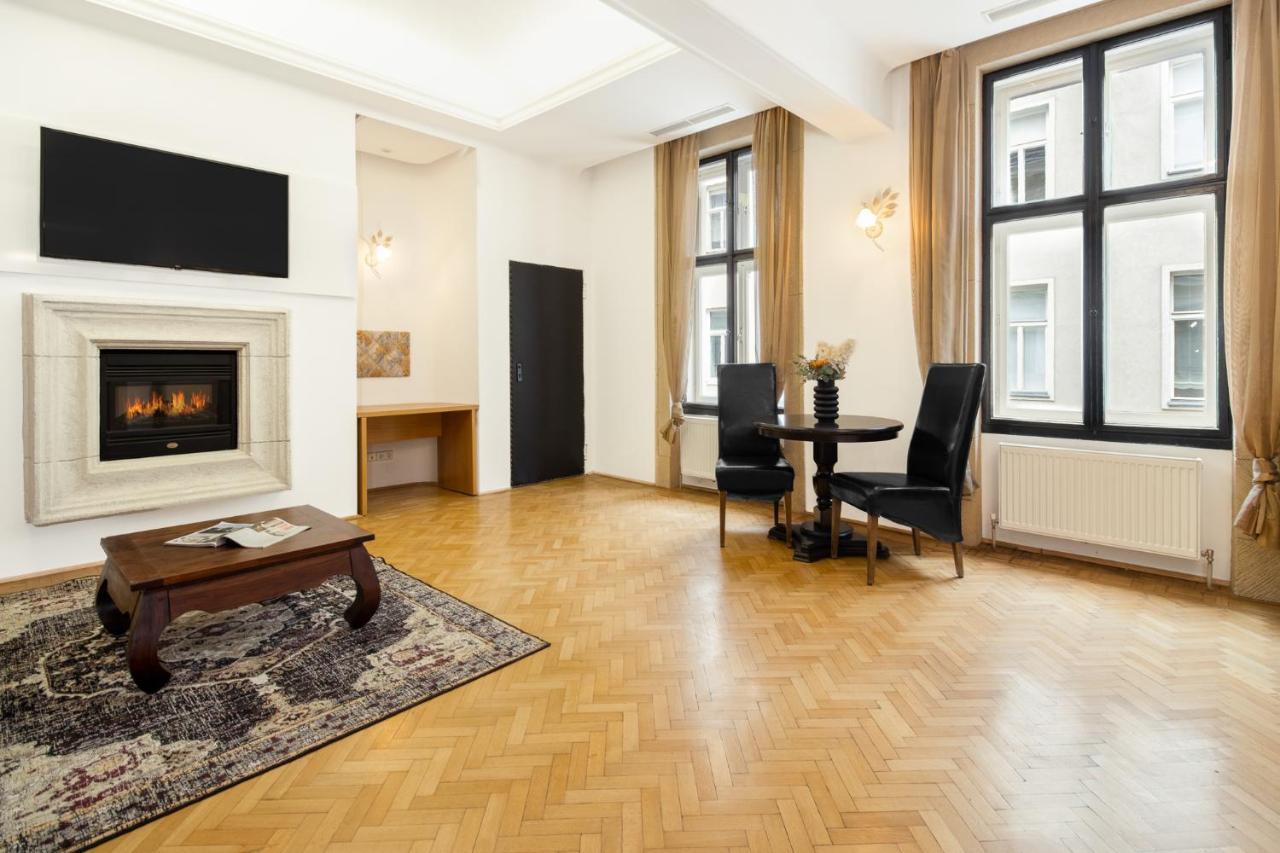 Castello Apartment
