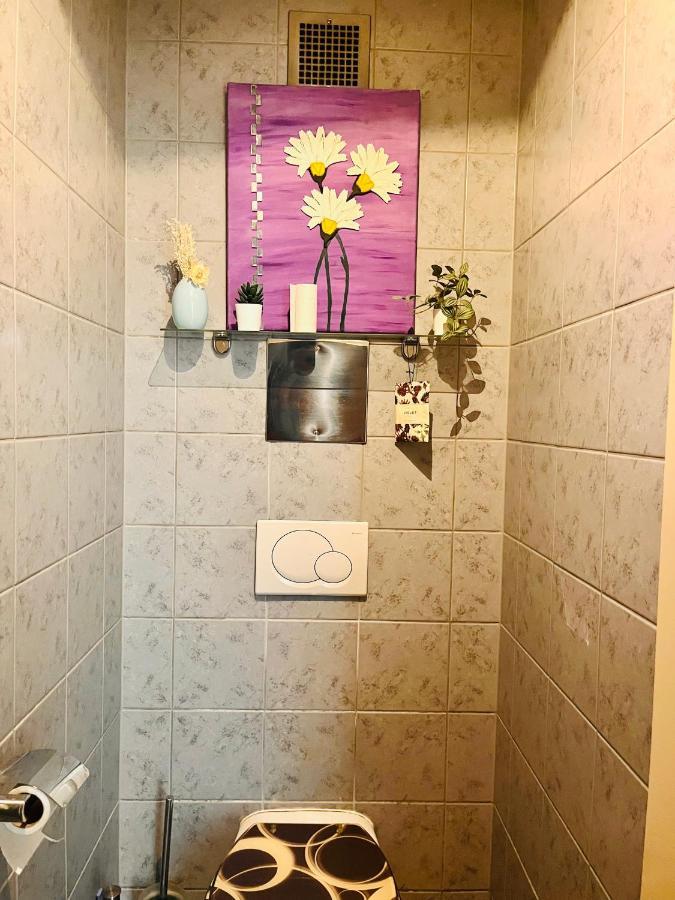 10 Min From U1 - Private In Shared Alloggio in famiglia *
