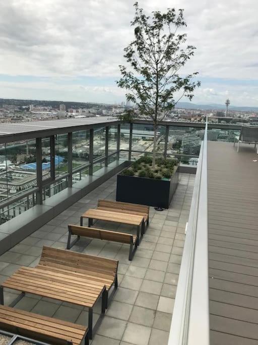 Deluxe & Rooftop-pool Viena