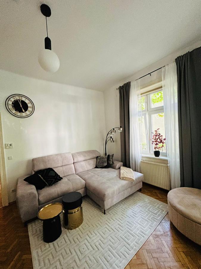 5 Min Schoenbrunn Gloriette, Direct To Center, Free Parking Apartment *