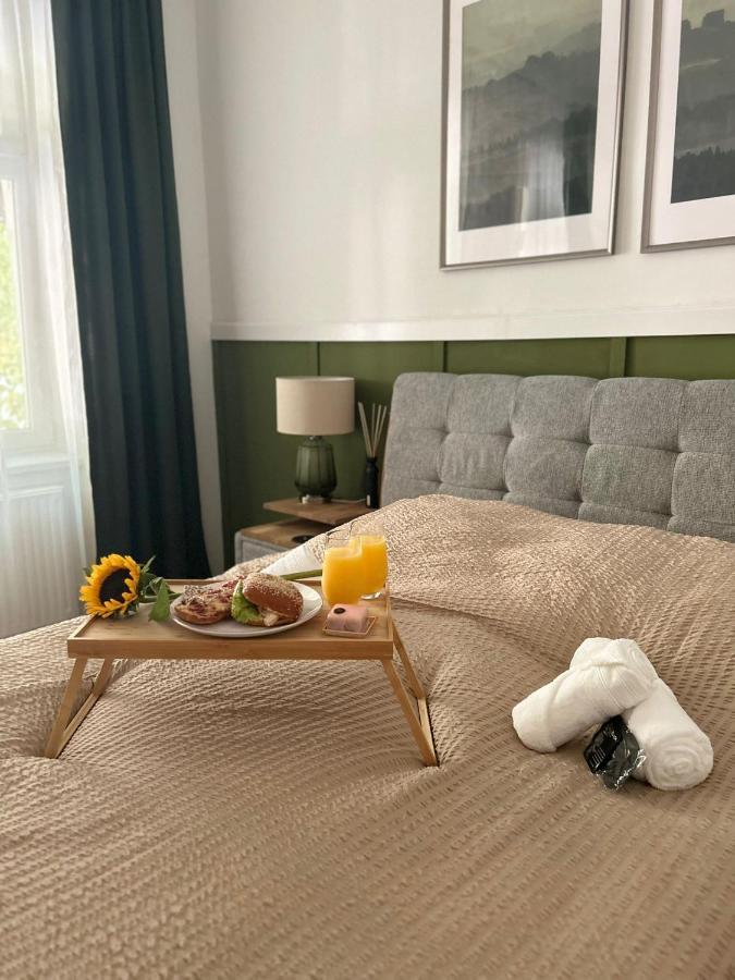 5 Min Schoenbrunn Gloriette, Direct To Center, Free Parking Apartment *