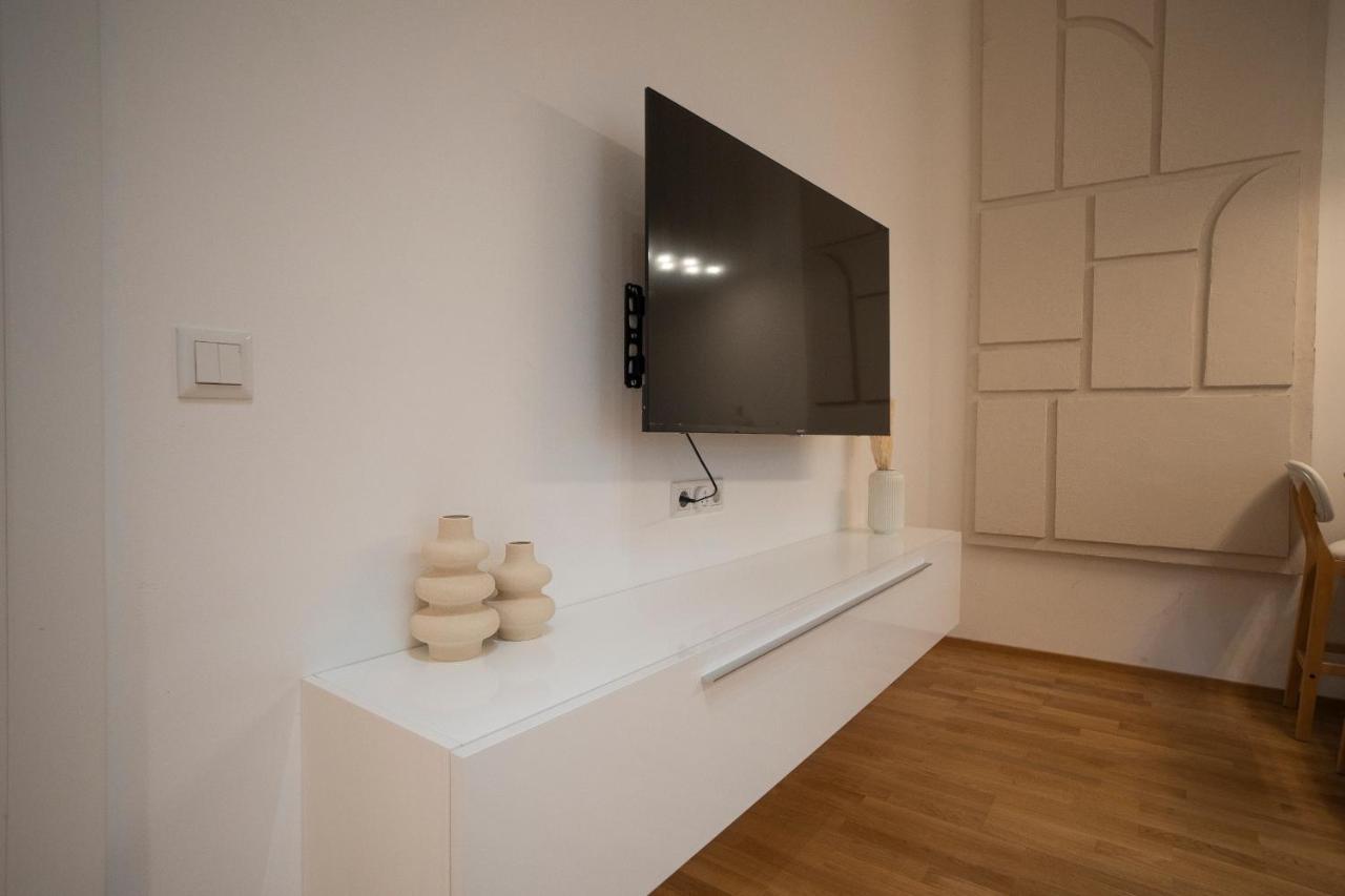 2-rooms Spacious In A Vibrant Cozy Area * Viena