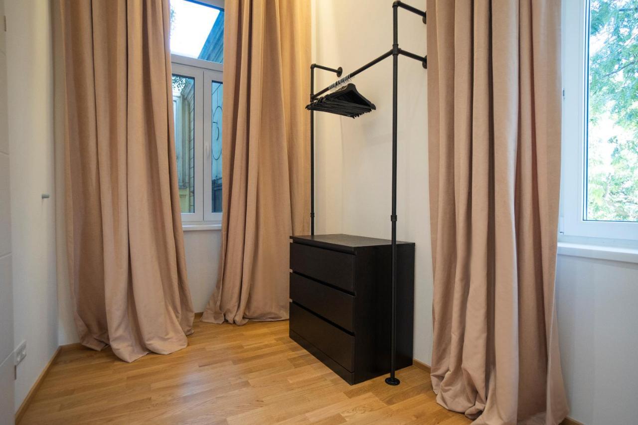 2-rooms Spacious In A Vibrant Cozy Area *